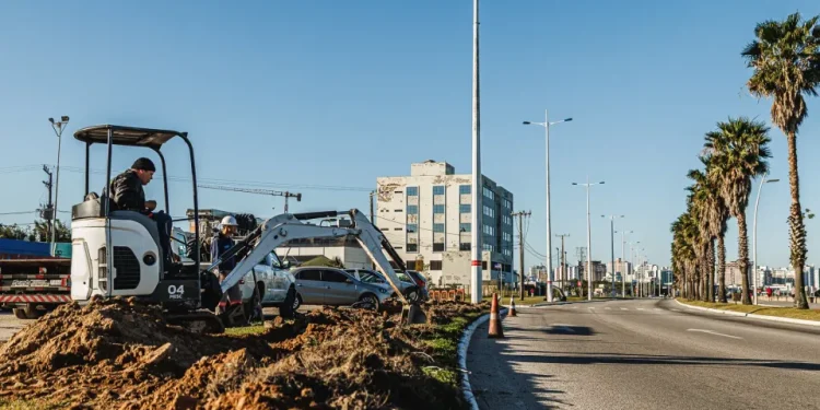 São José inicia modernização da iluminação em LED na Avenida Beira-Mar