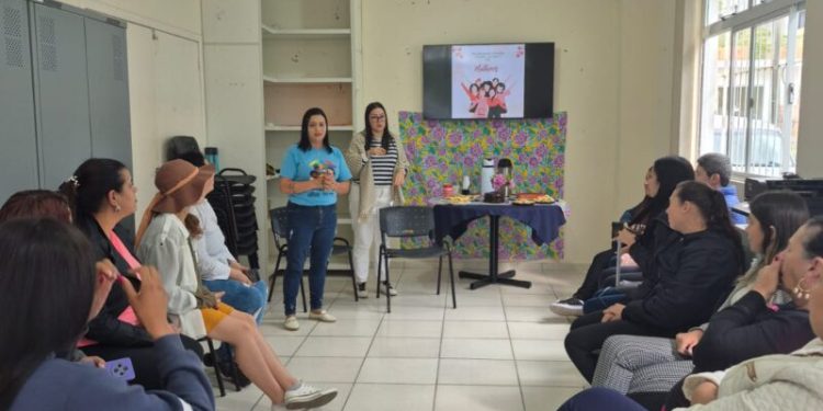 CRAS promove debate sobre violência contra a mulher com palestra e roda de conversa