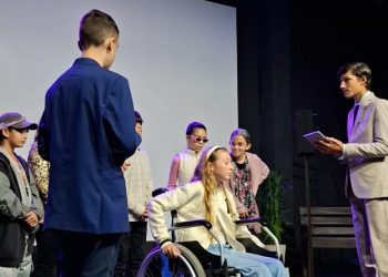 Estudantes usam teatro para conscientização no trânsito em festival da PRF