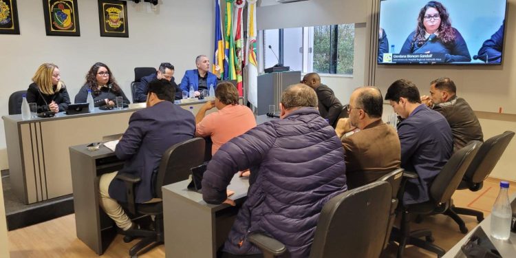 Câmara de Vereadores de Biguaçu realiza reunião com interventora do Hospital Regional Helmut Nass