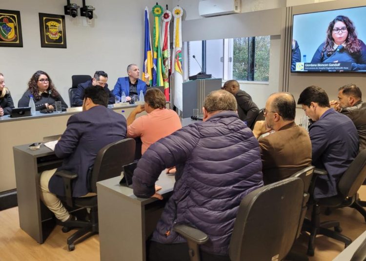 Câmara de Vereadores de Biguaçu realiza reunião com interventora do Hospital Regional Helmut Nass