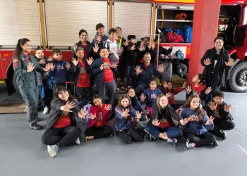 Alunos de São José vivenciam rotina no quartel dos Bombeiros Militar