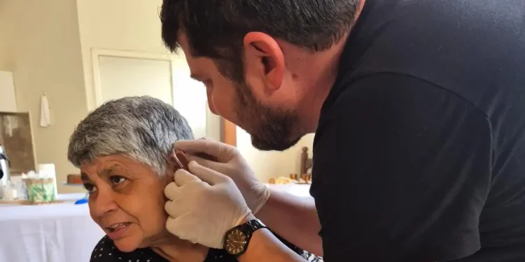 Conselho do Idoso de São José participa da entrega de aparelhos auditivos para instituições de longa permanência