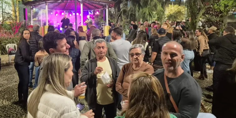 Grande público transforma o Terça na Praça em uma noite histórica em São José