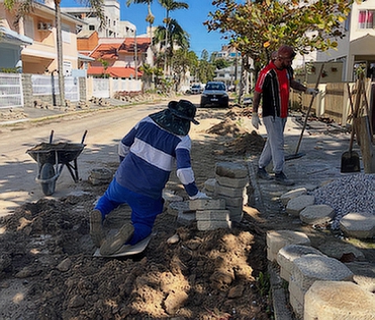 Secretaria de Infraestrutura realiza serviços de limpeza e manutenção em Palmas e Fazenda da Armação