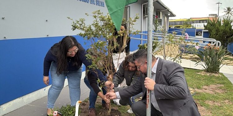 Bandeira Verde é hasteada em duas escolas de Governador Celso Ramos