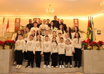 Com cortejo e solenidade, Festa do Divino 2026 é aberta oficialmente em Governador Celso Ramos