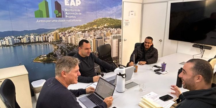 Equipe de Governador Celso Ramos busca referência em Florianópolis para modernizar processos de autorização e fiscalização