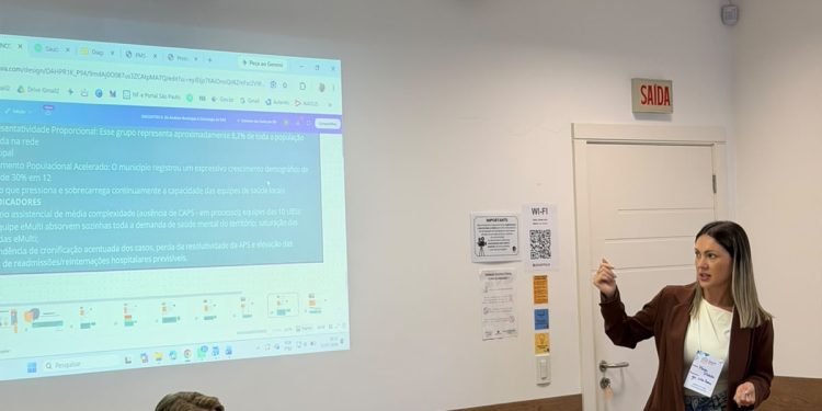 Equipe da Secretaria de Saúde apresenta dados do Projeto Saúde Redes a gestores da Grande Florianópolis