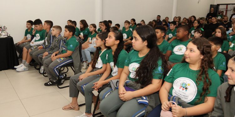 Educação Municipal realiza formatura de mais uma turma dos Guardiões do Meio Ambiente