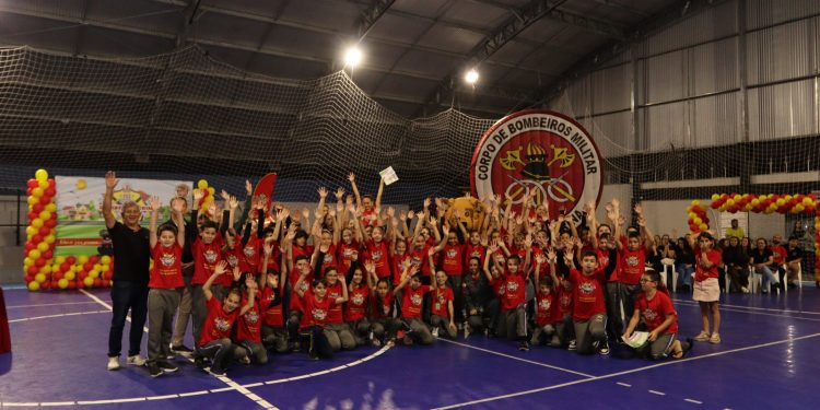 Projeto Bombeiros Mirins forma 80 novos alunos em Governador Celso Ramos