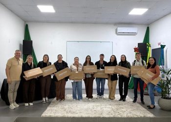 Secretaria de Educação de Governador Celso Ramos distribui mais de 100 notebooks novos a escolas da dede municipal
