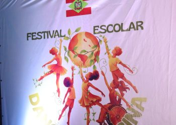Ginásio de Calheiros, em Governador Celso Ramos, recebe dançarinos na etapa mesorregional do Dança Catarina