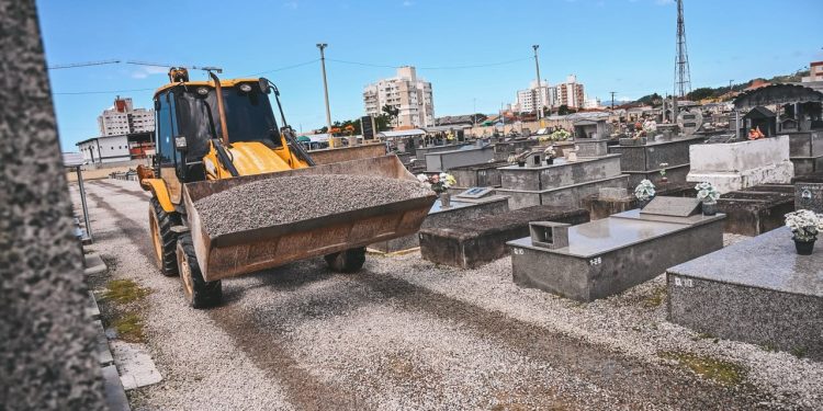 Cemitérios de Biguaçu recebem reforços na manutenção e na estrutura para o Dia de Finados